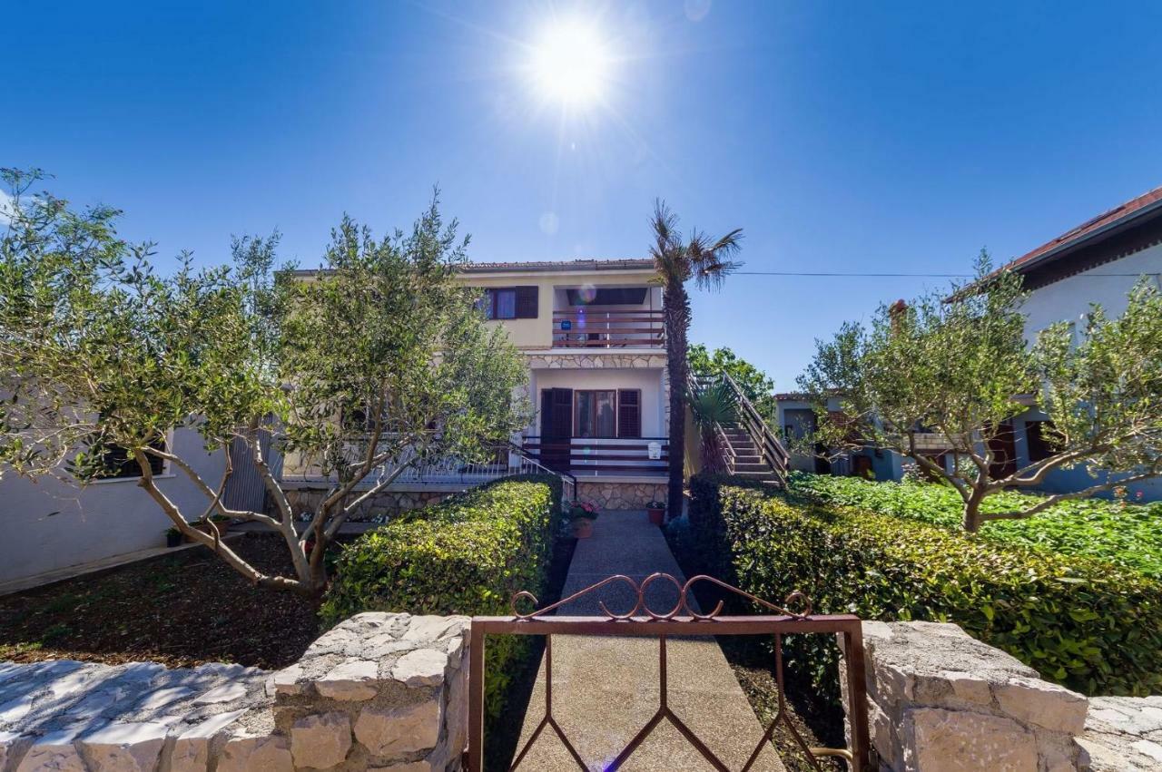 Apartment Matkos - With Garden And Terrace Nin Exterior foto